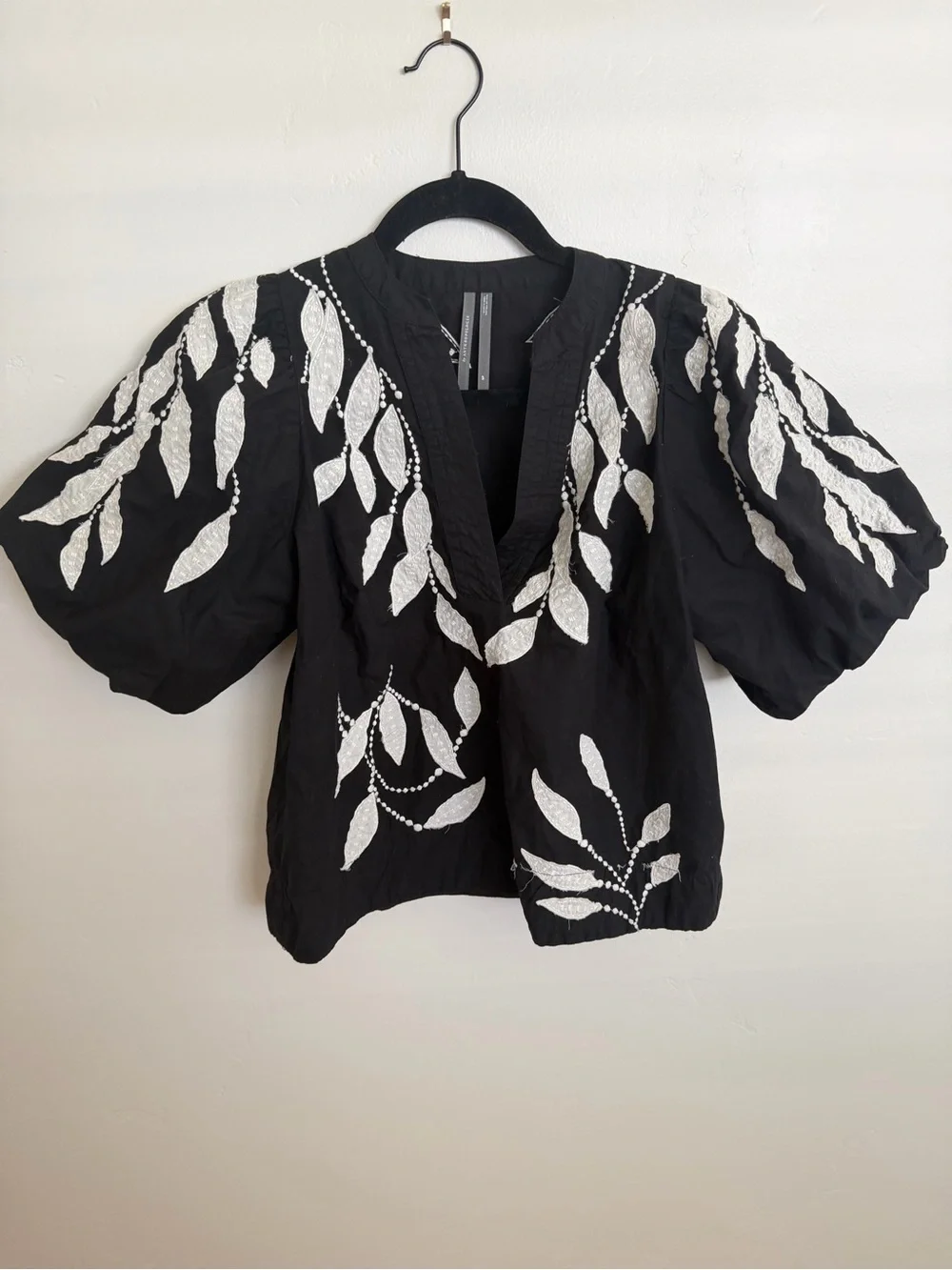 Anthropologie Black Puff Sleeve V-Neck Top with White Leaf Embroidery small